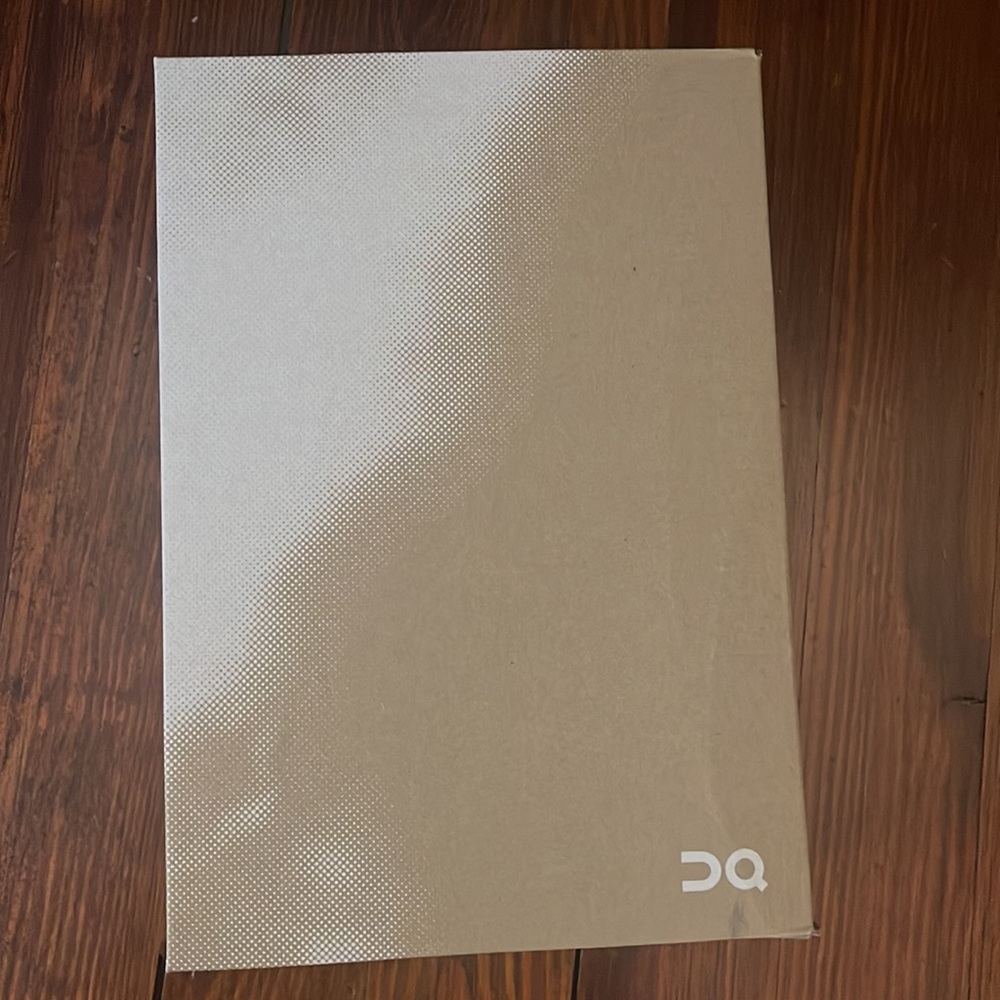 ON Women’s Cloud tech cloud flyer 4-size 8.5-BRAND NEW IN BOX!! - Picture 13 of 13
